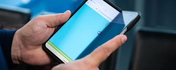 Apple Ramps Up Foldable iPhone Orders as Samsung Prepares 20 Million Displays