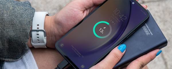 Future Samsung devices may support fast charging up to 140W