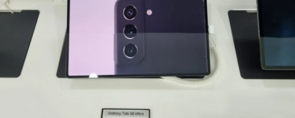 Galaxy Tab S8 Ultra with "rabbit ears" revealed actual photos before the launch date