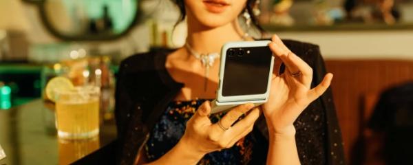 Galaxy Z Flip 5 also started receiving One UI 6.1