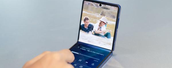 Galaxy Z Flip 7 receives October 2025 security update with over 30 important patches