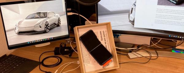 Samsung refused warranty, the man framed a photo of the Galaxy Z Flip3
