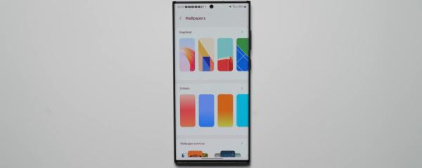 The LockStar update enables manual AOD brightness settings on Galaxy devices running One UI 6.1