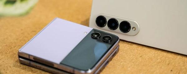 The One UI 5.1.1 update is available for Galaxy Z Fold 3 and Z Flip 3