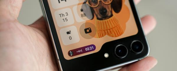 The strangely shaped secondary screen of the Galaxy Z Flip5 turned out to be intentional, it makes perfect sense to use it